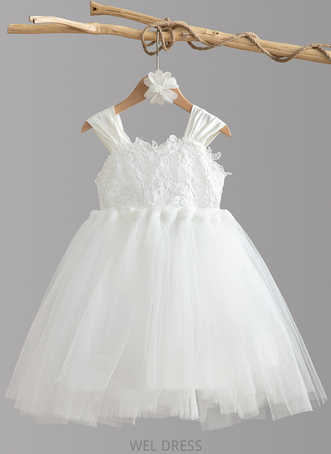 - Square With Knee-length Dress Neckline Flower Sleeveless Ball-Gown/Princess Girl Flower Girl Dresses Bow(s) Jamie Tulle