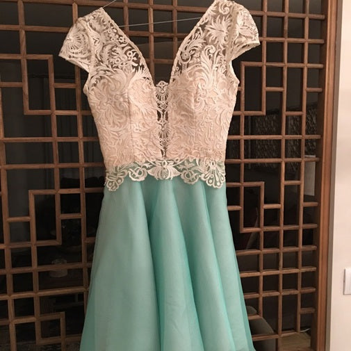 Sexy Deep V-neck Lace With Appliques Homecoming Dresses